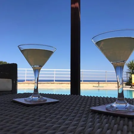 Jacqueline - Three Bedroom With Sea View