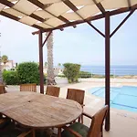 Jacqueline - Three Bedroom With Sea View *