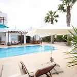 Villa Jacqueline - Three Bedroom With Sea View *