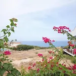 Jacqueline - Three Bedroom With Sea View
