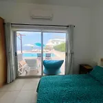 Jacqueline - Three Bedroom With Sea View *