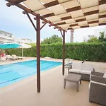 Jacqueline - Three Bedroom With Sea View *