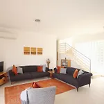 Villa Jacqueline - Three Bedroom With Sea View *