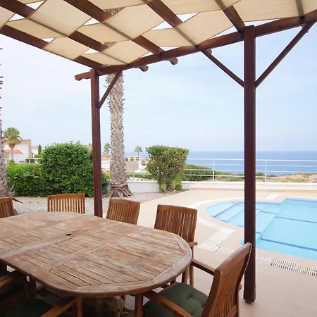 Jacqueline - Three Bedroom With Sea View *