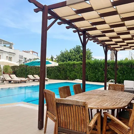 Jacqueline - Three Bedroom With Sea View *