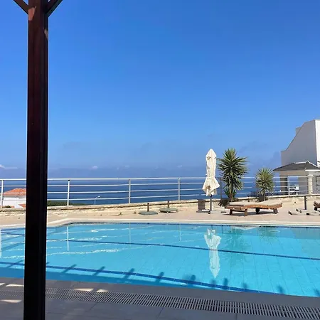 Jacqueline - Three Bedroom With Sea View *