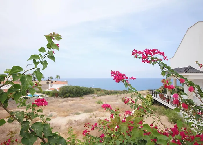 Jacqueline - Three Bedroom With Sea View