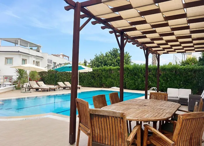 Jacqueline - Three Bedroom With Sea View *