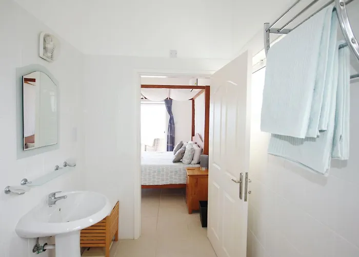 Jacqueline - Three Bedroom With Sea View