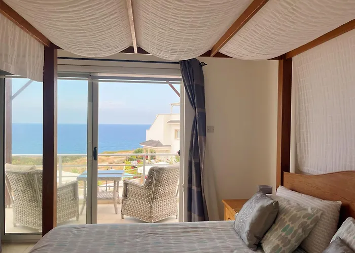 Villa Jacqueline - Three Bedroom With Sea View *