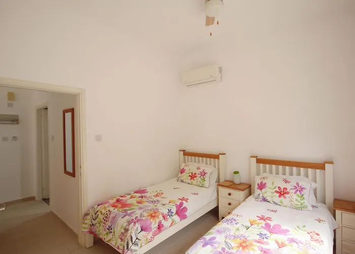 Villa Jacqueline - Three Bedroom With Sea View *