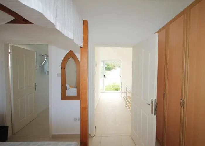 Jacqueline - Three Bedroom With Sea View *