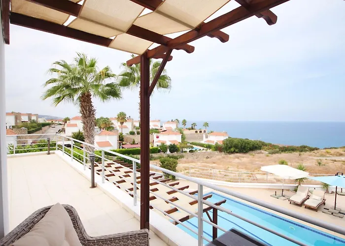 Jacqueline - Three Bedroom With Sea View