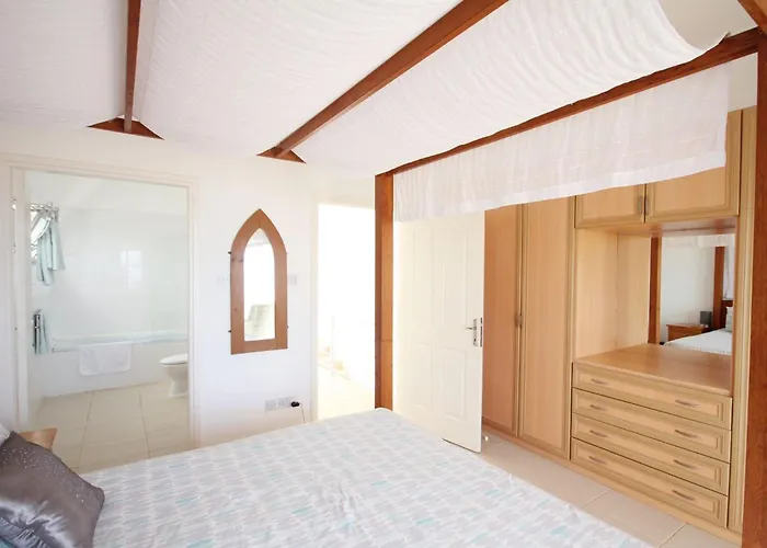 Villa Jacqueline - Three Bedroom With Sea View