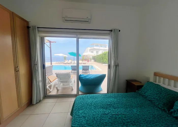 Jacqueline - Three Bedroom With Sea View *