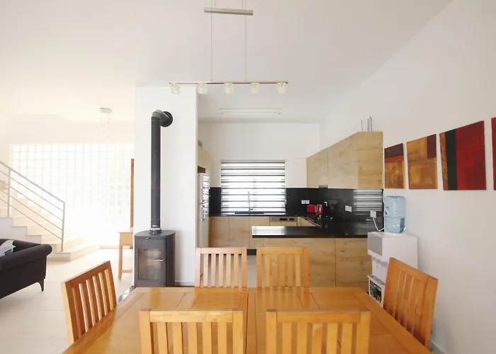 Villa Jacqueline - Three Bedroom With Sea View *