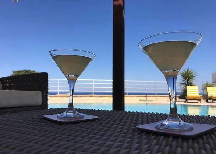 Jacqueline - Three Bedroom With Sea View